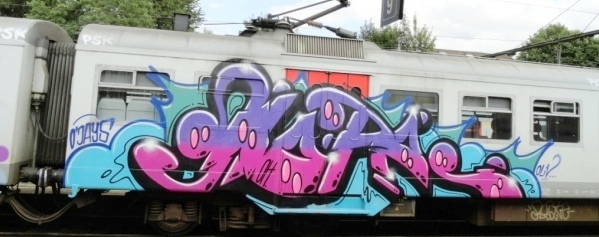 grafitti train.JPG